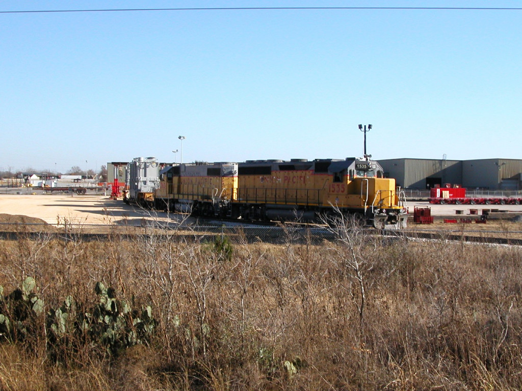 UP 363  19Dec2012  Delivery of a heavy load at Butler Manufacturing 